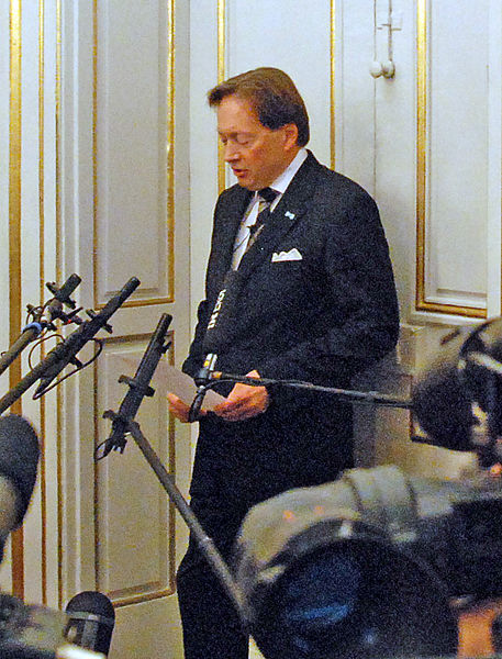 Fil:Nobel2008Literature news conference1-1.jpg