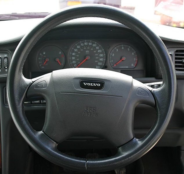 Fil:Volvo steering wheel.jpg
