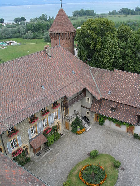 Fil:Castle of estavayer-le-lac view from the keep.jpg