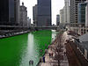Chicagofloden i centrala Chicago brukar färgas grön inför Saint Patrick-firandet.