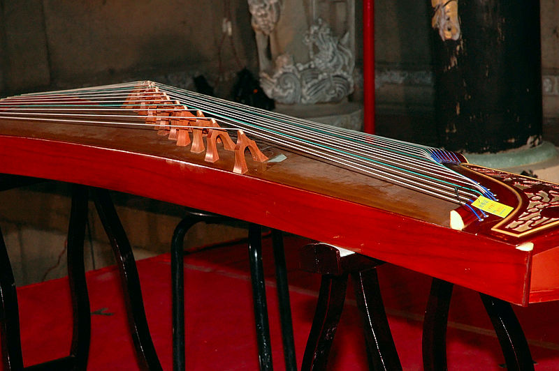 Fil:Guzheng.jpg