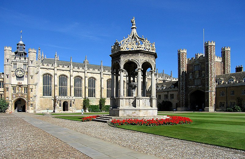 Fil:TrinityCollegeCamGreatCourt.jpg