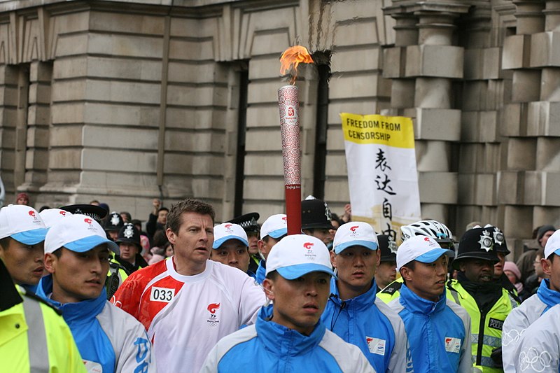 Fil:2008 Olympic Torch Relay, London AB3.JPG