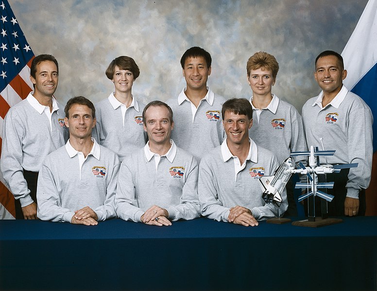 Fil:STS-84 crew.jpg