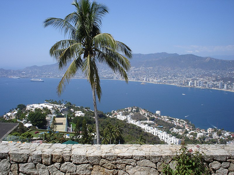 Fil:Acapulco - Visto desde la Capilla Ecuménica de la Paz.JPG