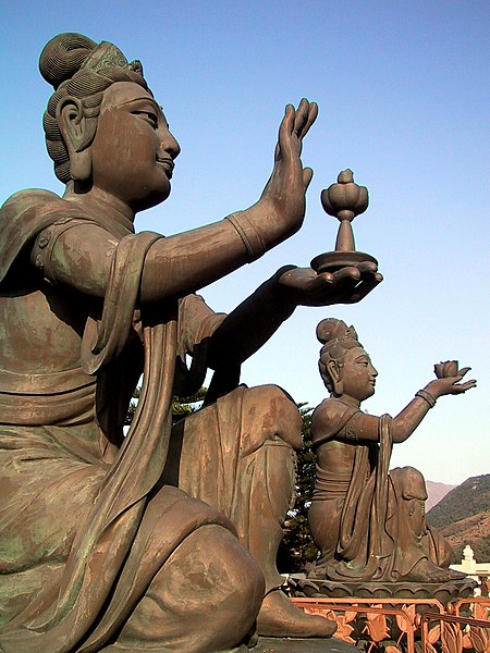 Fil:BuddhisticStatuesHKe1.jpg