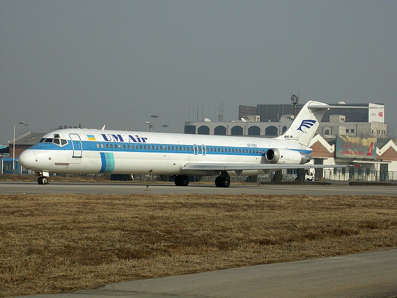 Fil:DC-9 UR-CBY.JPG