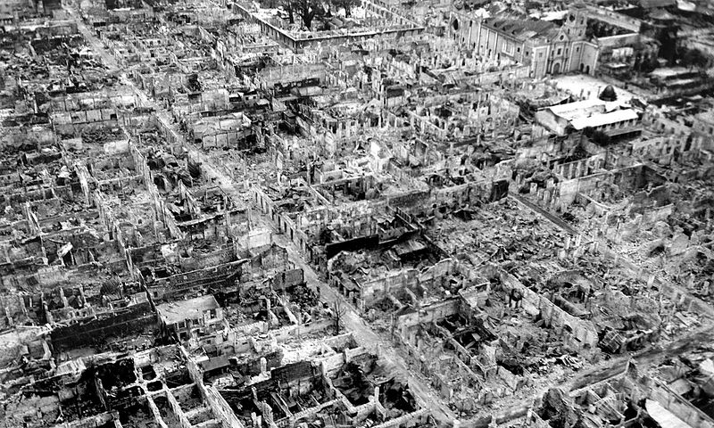 Fil:Manila Walled City Destruction May 1945.jpg