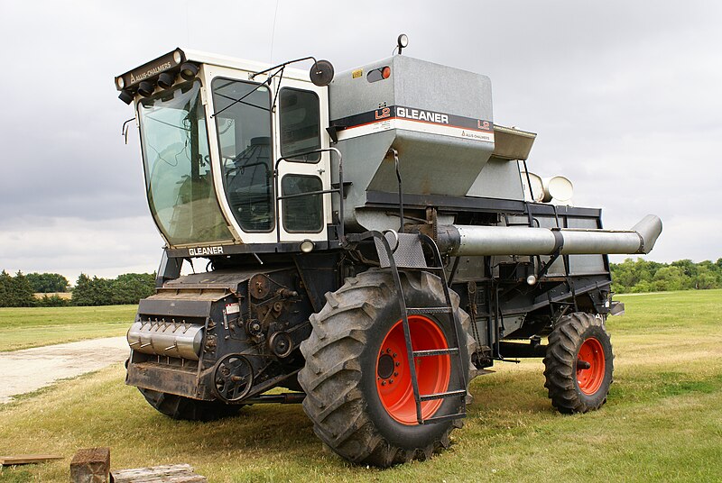 Fil:Gleaner L2 Harvester.jpg