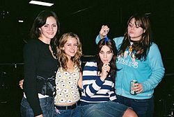 The Donnas (2004). Från vänster: Brett Anderson, Torry Castellano, Allison Robertson och Maya Ford