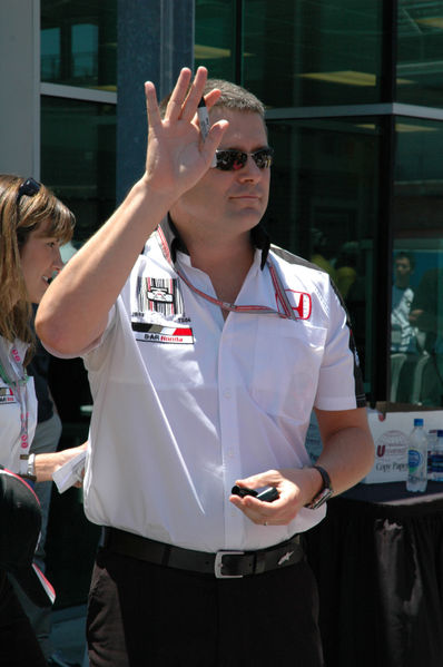 Fil:Gil de Ferran waving.jpg