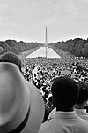 Denna dag för 61 år sedan håller Martin Luther King sitt berömda tal "I Have a Dream" under medborgarrättsrörelsens tåg till Washington DC. Bilden visar några av de hundratusentals deltagarna, med Washington Monument i fonden.