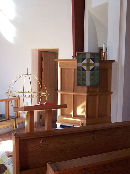 Fil:Källs-Nöbbelövs kyrka pulpit.jpg