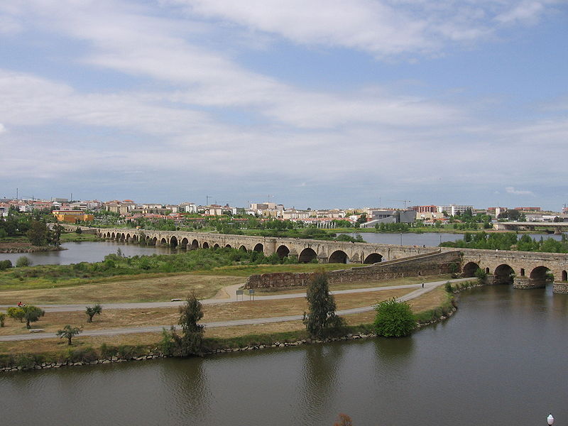 Fil:Puente romano mérida.jpg
