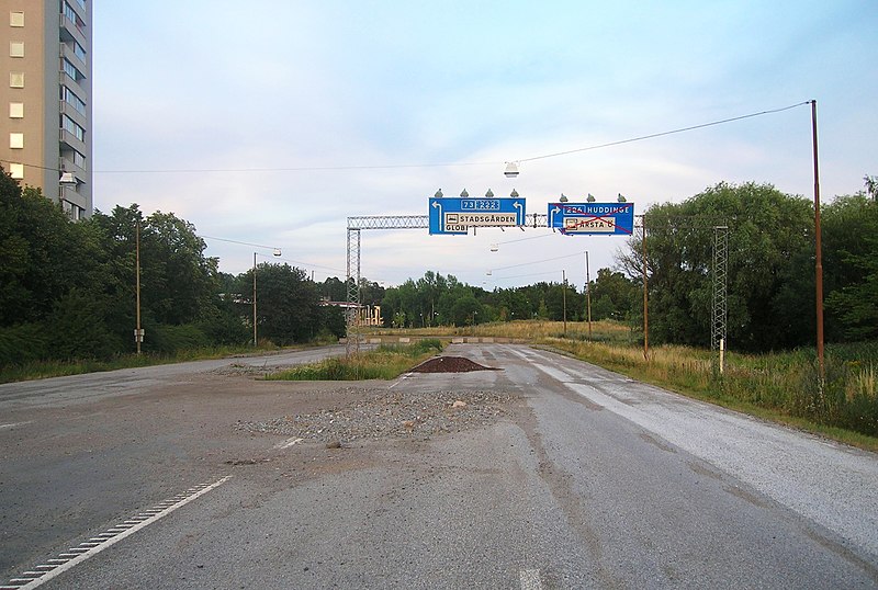 Fil:Årstalänken ruinmotorväg 2006.jpg