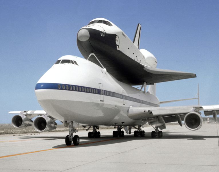 Fil:Enterprise-Boeing 747.jpg