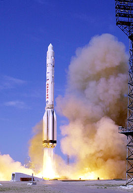 Protonraket under en uppskjutning i juli 2000
