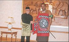 Kung Mswati med Abdulla Jaafar till vänster