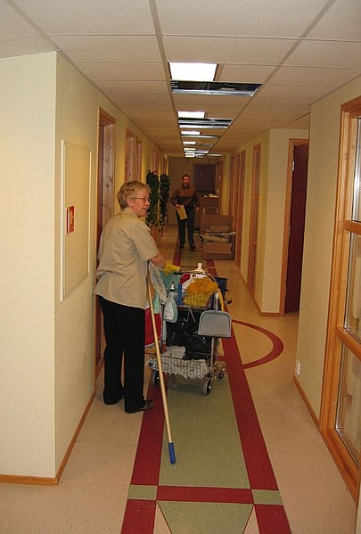 Fil:Cleaning corridor.jpg