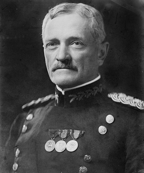 Fil:General John Joseph Pershing head on shoulders.jpg
