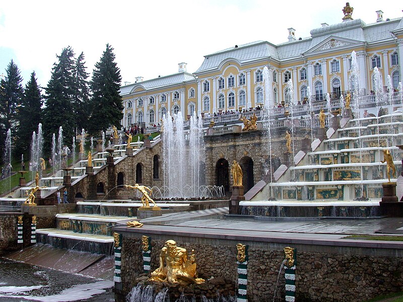 Fil:Peterhof cascade 2048px.jpg