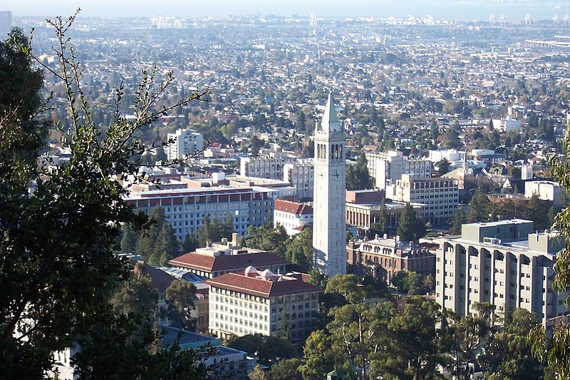 Fil:UC-Berkeley-campus-overview-from-hills.h.jpg