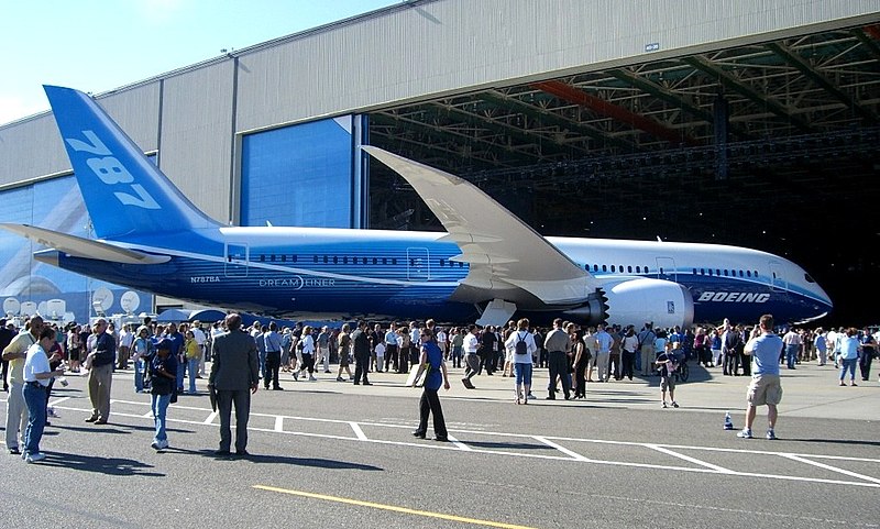 Fil:Boeing 787 Roll-out.jpg