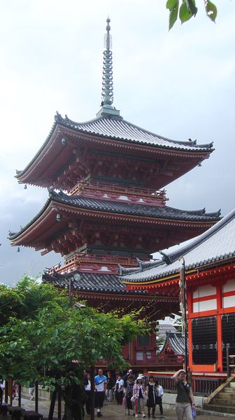 Fil:Japan Kyoto KiyoMizuDera pagoda DSC00616.jpg
