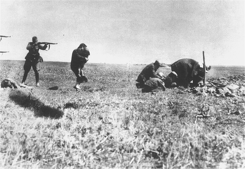 Fil:Kiev Jew Killings in Ivangorod (1942).jpg