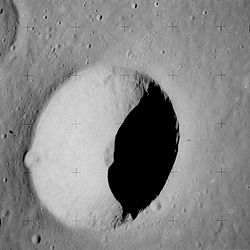 Ångström crater Apollo 15.jpg