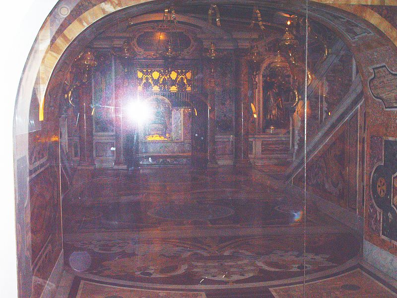 Fil:Tomb of Petrus 2.jpg