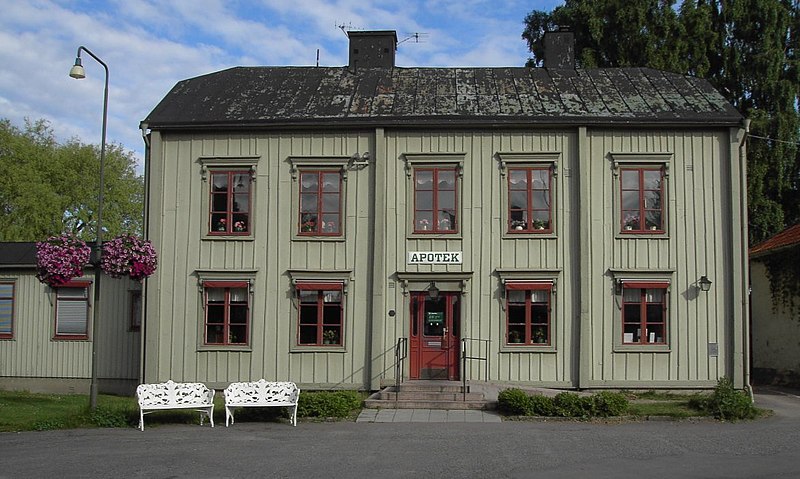 Fil:Apoteket i Vadstena, juni 2005.jpg