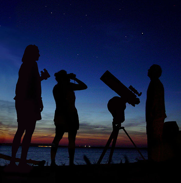 Fil:Astronomy Amateur 3.jpg