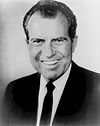 Richard Nixon avgår från presidentposten denna dag 1974.