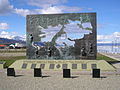 För 42 år sedan avslutas Falklandskriget mellan Argentina och Storbritannien. Kriget krävde 649 dödade och 1 068 skadade argentinska soldater och 258 dödade och 777 skadade brittiska soldater. Bilden visar ett minnesmonument i Ushuaia i södra Argentina över de stupade argentinarna.