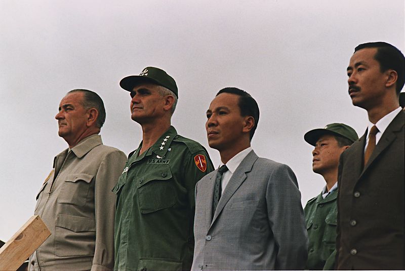 Fil:VietnamkriegPersonen1966.jpg