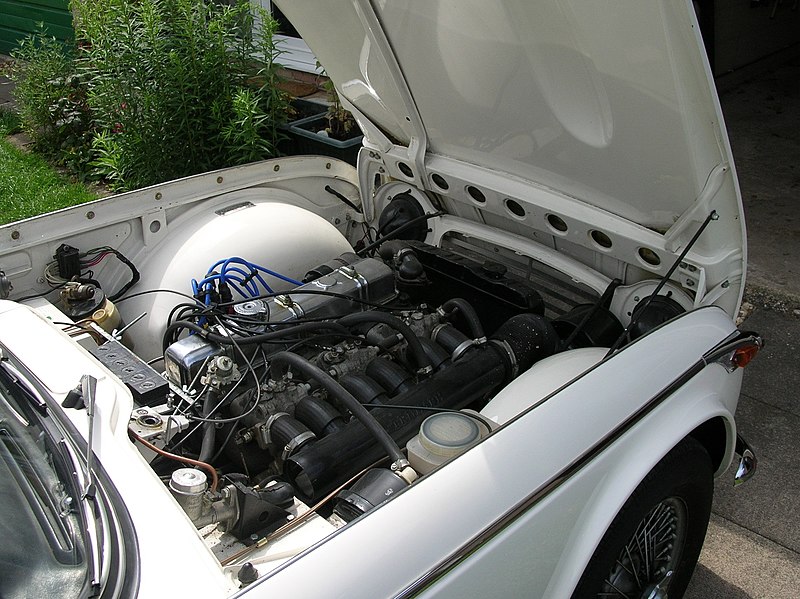 Fil:1969.triumph.tr5.engine.jpg