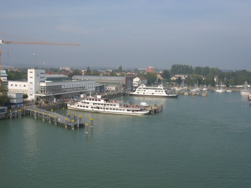 Fil:Friedrichshafen Hafen vom Moleturm aus.jpg