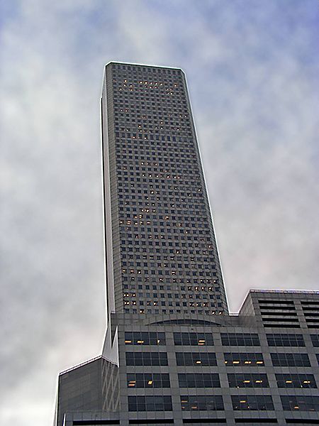 Fil:JPMorgan Chase Tower from base.jpg