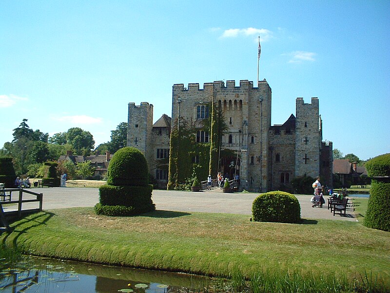 Fil:Hever Castle Front.jpg