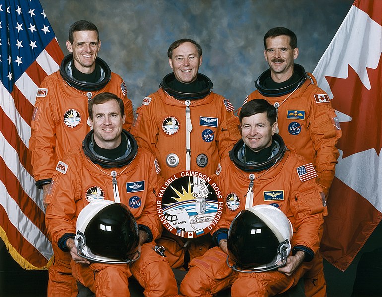 Fil:STS-74 crew.jpg