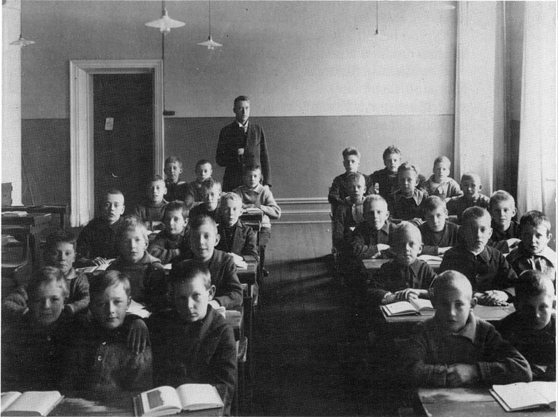 Fil:Boys' school in Norrköping Sweden 1922.jpg