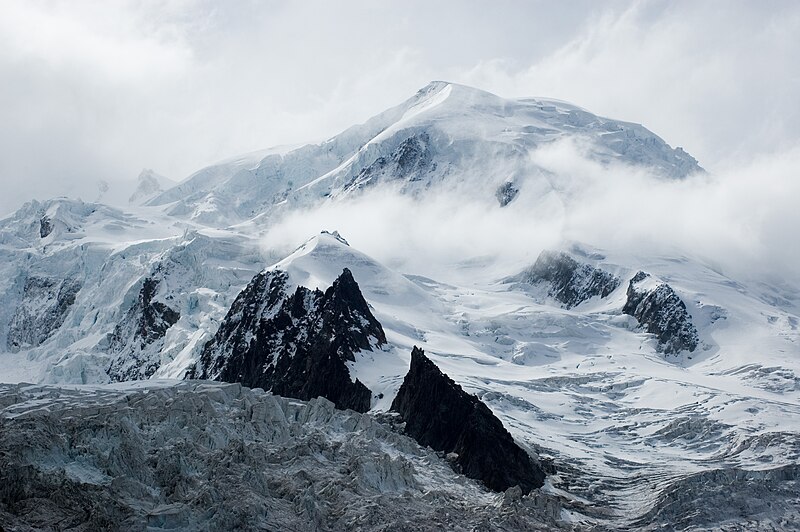 Fil:Mont Blanc depuis la gare des glaciers.jpg