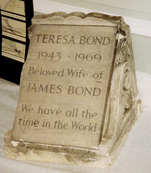 Fil:Tracy Bond gravestone.jpg