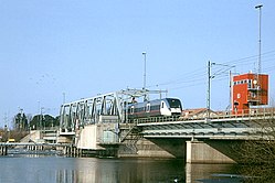 Ett X50-tåg korsar Kvicksundsbron