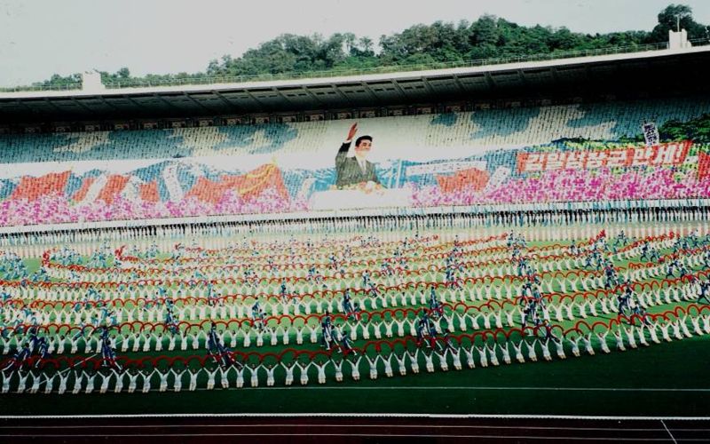 Fil:North Korea mass games 1998.jpg