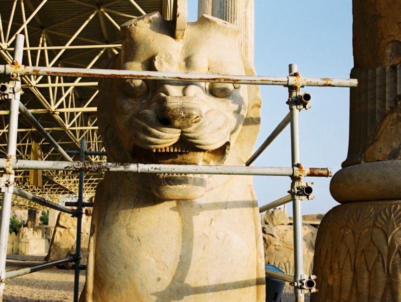 Fil:Persepolis-lion capital.jpg
