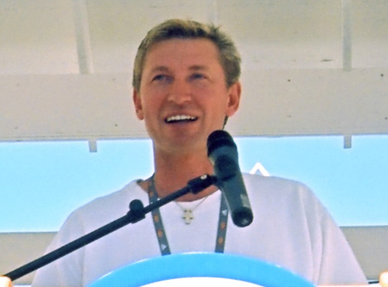 Fil:Gretzky aug2001 closeup.jpg