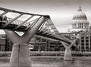 London millenium wobbly bridge.jpg