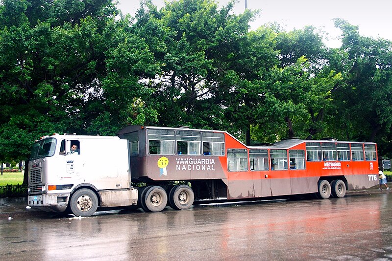 Fil:Camel bus in Havana.jpg